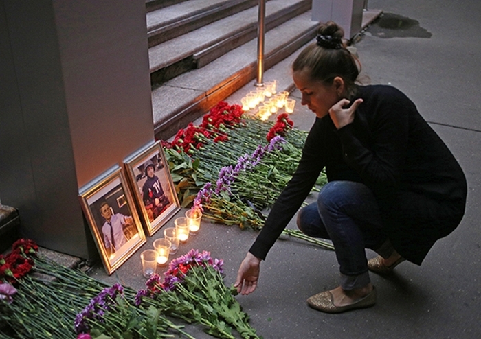 vchera-byila-otkryita-memorialnaya-doska-v-pamyat-o-pogibshih-na-ukraine-sotrudnikah-vgtrk